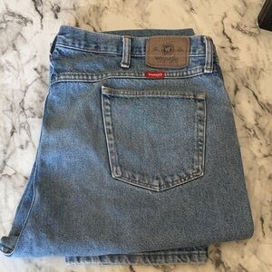 Wrangler Men's Light Blue Relaxed Fit Jeans